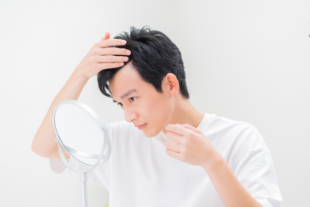 薄毛を気にする男性 | 脳活整体ルーム APLO(アプロ)